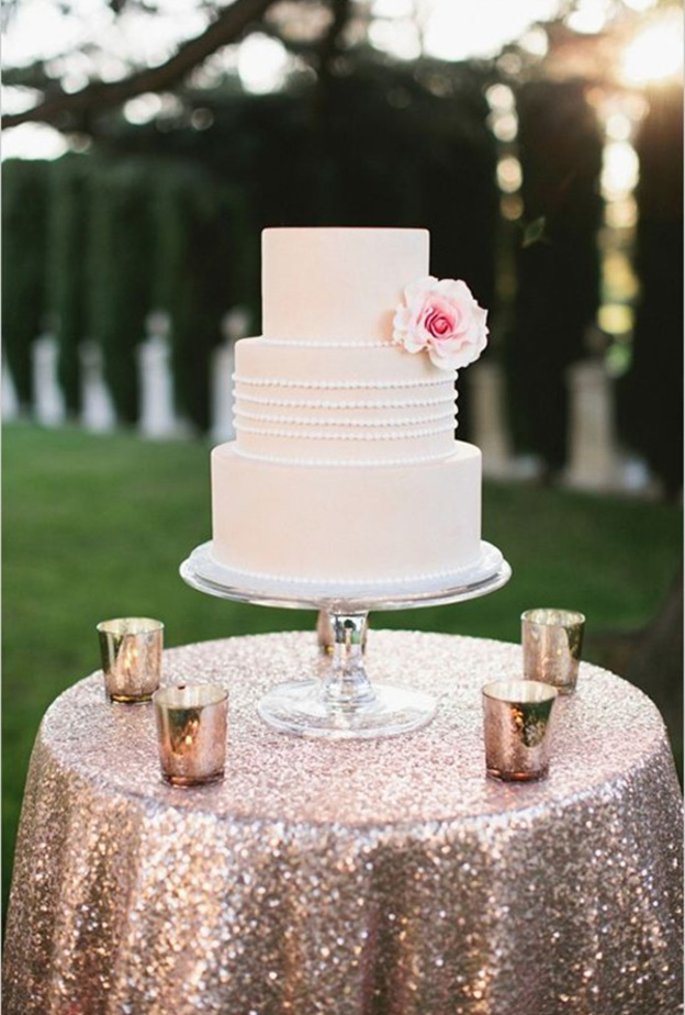 أروع كعكات الزفاف المرصعة باللؤلؤ