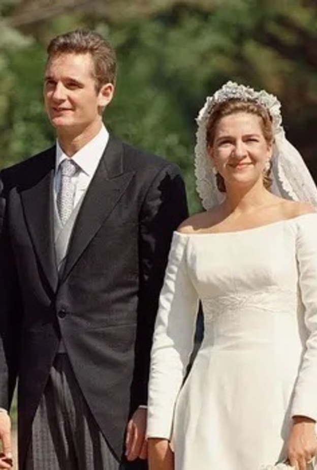 تعرفوا على التاج الملكي الذي ارتدته الأميرة كريستينا في حفل زفافها