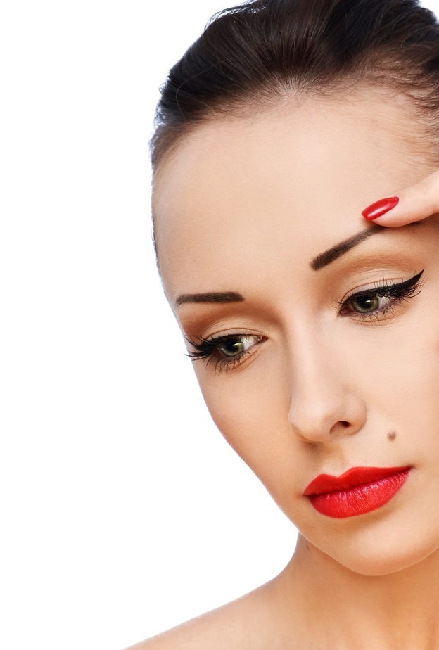 أفضل 3 علاجات طبيعية فعالة لإزالة شامة الوجه