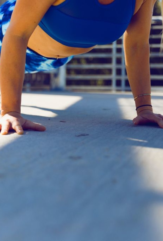 5 تمارين هوائية تساعد على حرق دهون البطن