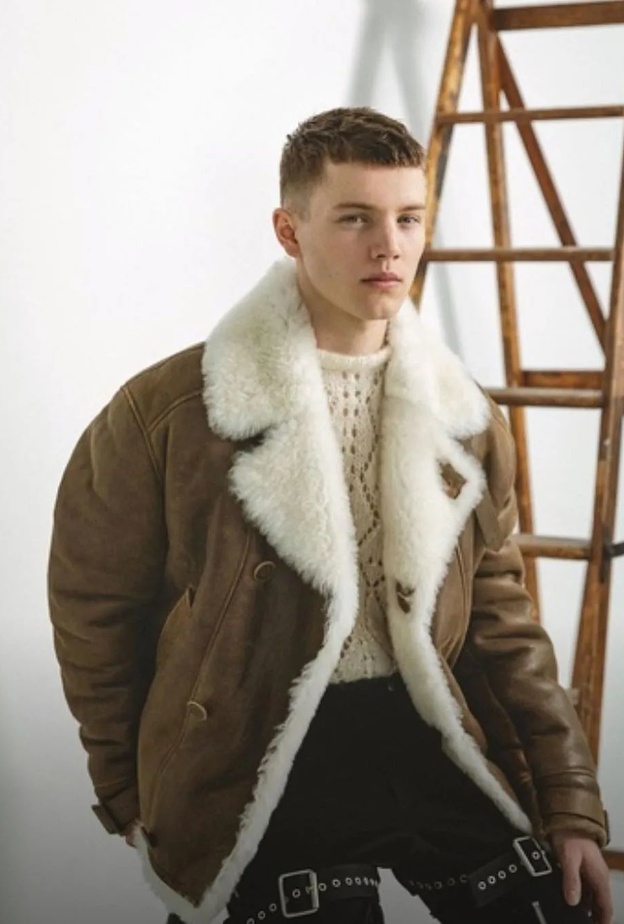 الأمير فيليكس يبدأ العمل كعارض أزياء