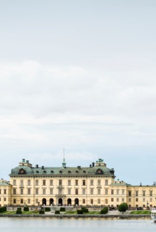 الشرطة السويدية تعتقل رجلا بعد ظهور طائرات مسيرة جديدة فوق قصر دروتنينغهولم