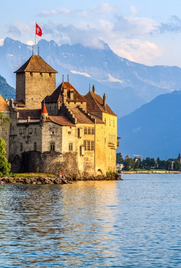 shutterstock_جانب من بحيرة جينيف في كانتون فود