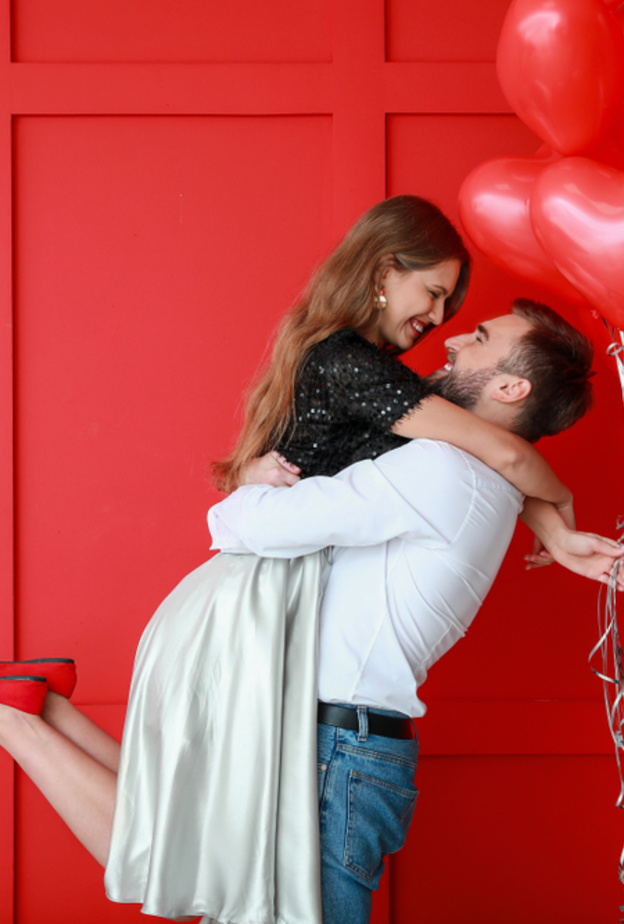 أفكار مبتكرة لجلسات تصوير العروسين في يوم الحب 2022