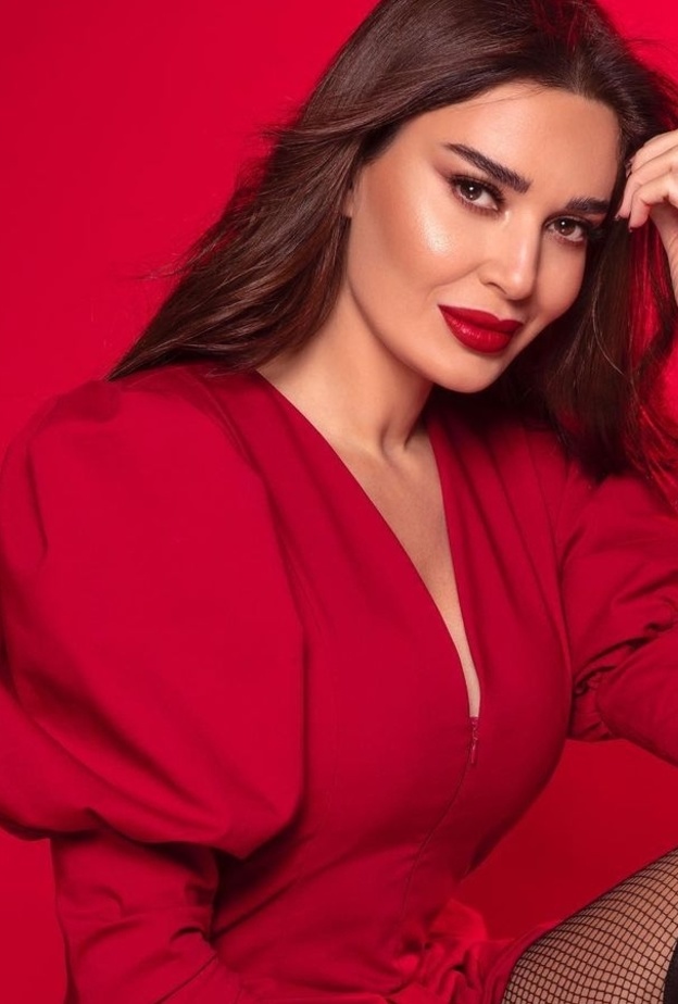 سيرين عبد النور بإطلالة اللون الأحمر