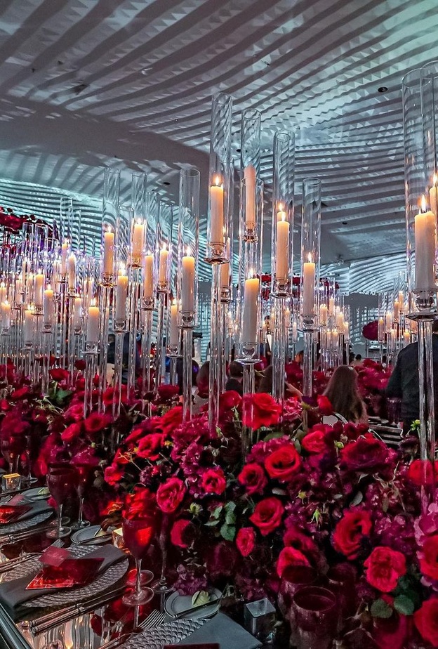 الأحمر خيارك الأول لديكورات حفل الزفاف في عيد الحب