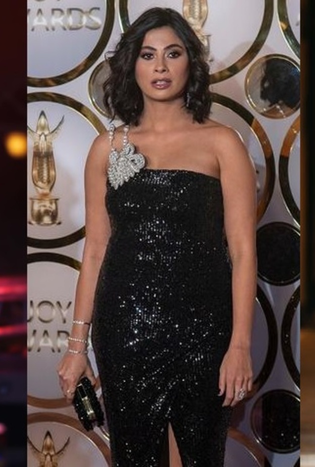 روبي بفساتين مختلفة