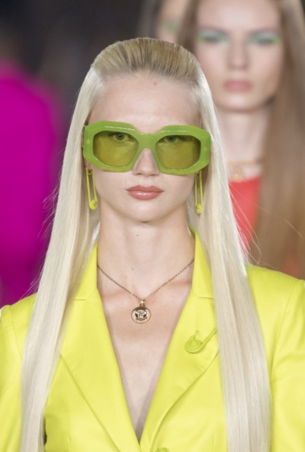 أكسسوارات نظارات شمسية بألوان النيون لربيع 2022