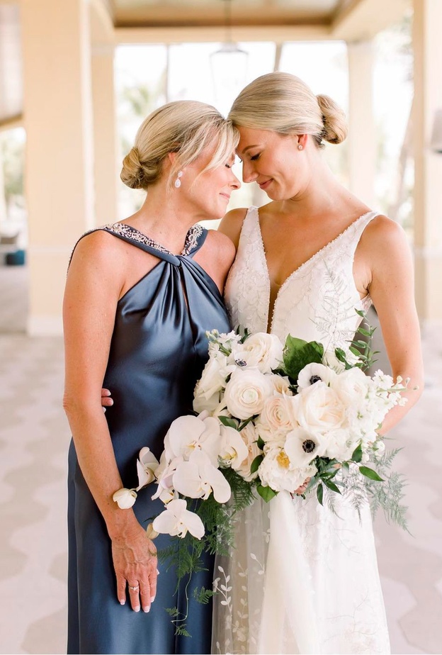 أجمل ما يمكن ان يفرح قلب الأم هو الهدايا الخاصة التي تعبّر عن حنان العروس لوالدتها