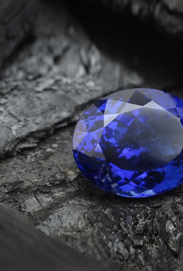 أطلقت تيفاني أند كو Tiffany & Co هذه التسمية على التنزانيت