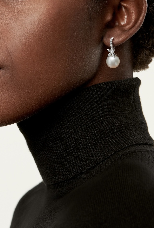 أقراط من مجموعة Tiffany Victoria من علامة تيفاني أند كو Tiffany & co