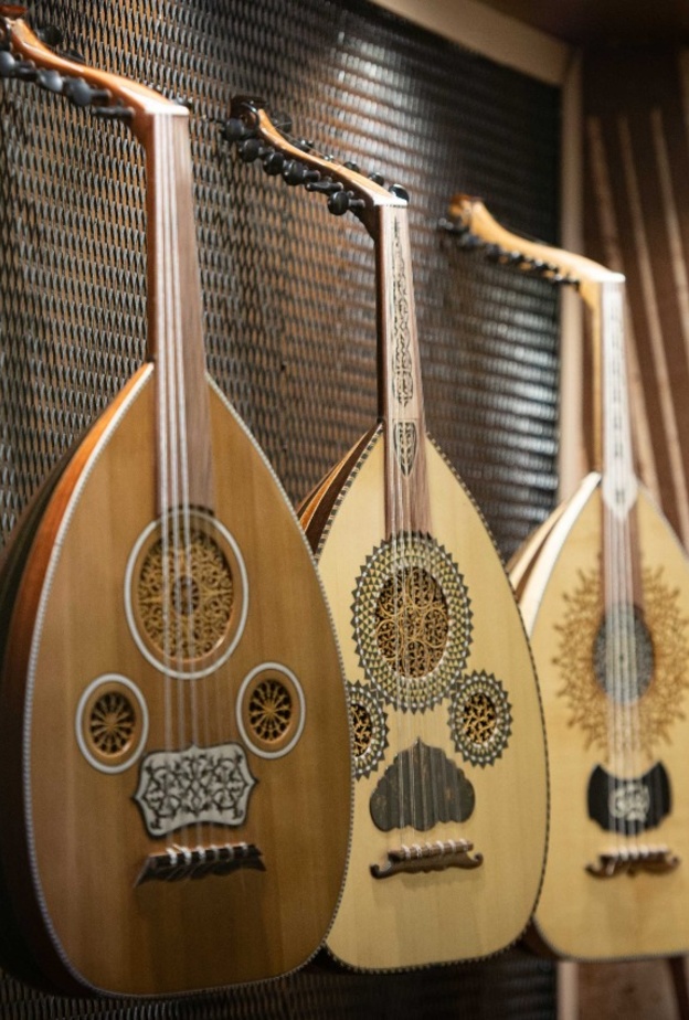 أكبر تجمع عربي لعازفي العود ومعرض لأشهر الصناع في مسابقة "ملك العود" في موسم الرياض