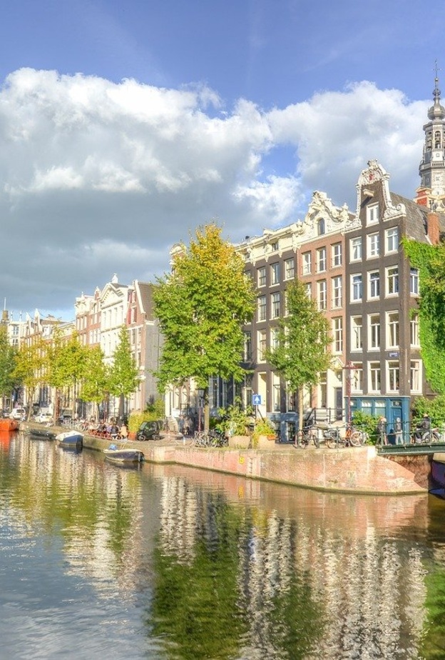 أمستردام من أجمل وجهات سياحية لعطلة الربيع بواسطة Skitterphoto