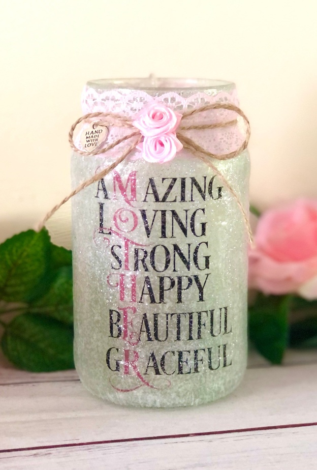 أوعية زجاجية ملونة تهديها في عيد الأم