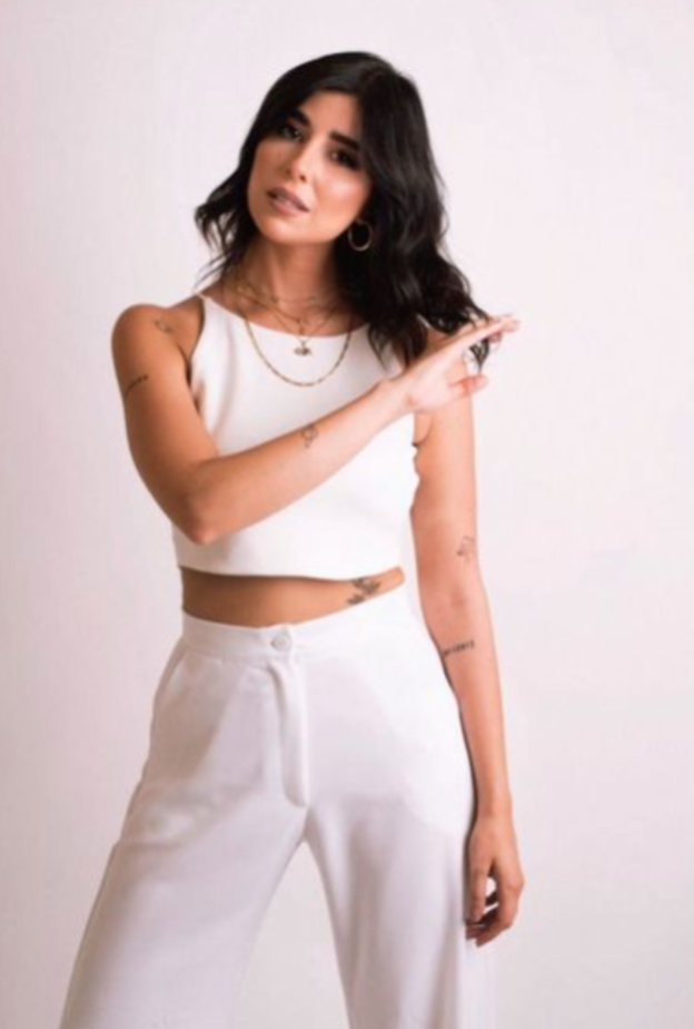 اطلالات عصرية للصبايا مستوحاة من زينة مكي 