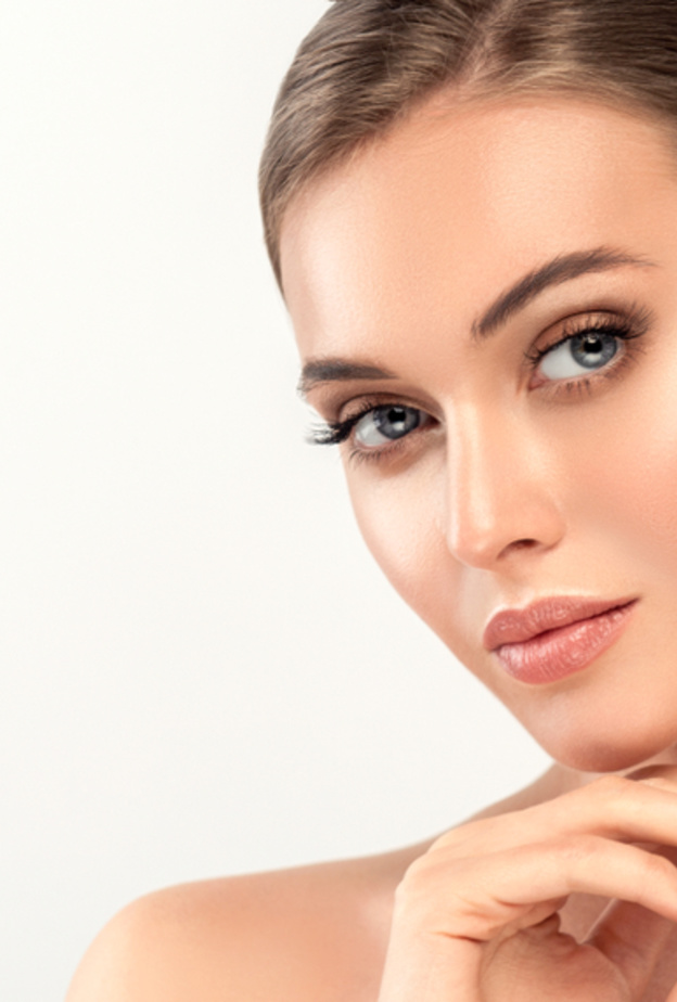 أفضل انواع التقشير لتنظيف البشرة الدهنية عند المرأة