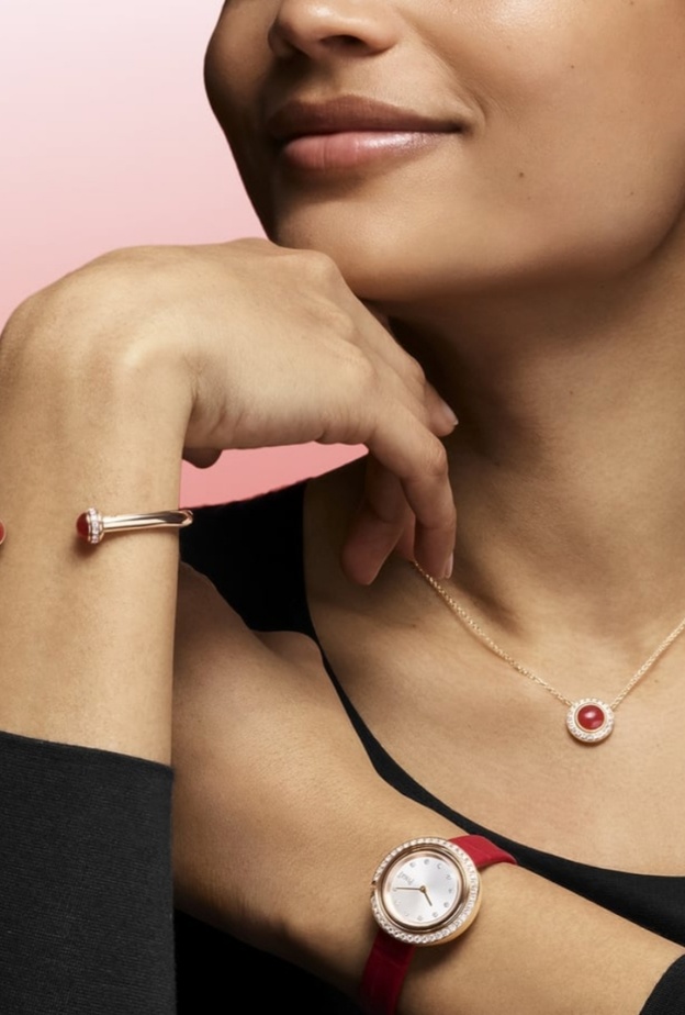 اقراط من Piaget