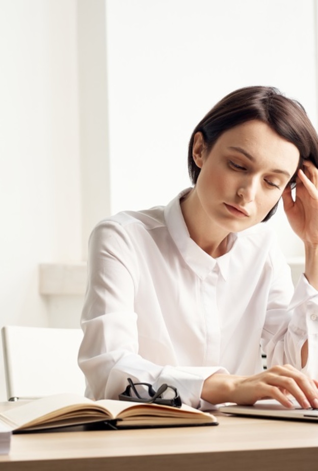 التعب من علامات نقص فيتامين ب9 عند النساء