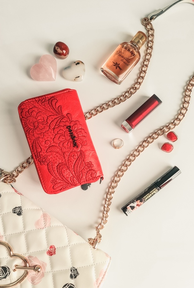 العطور والمستحضرات التجميلية لأناقة العروس