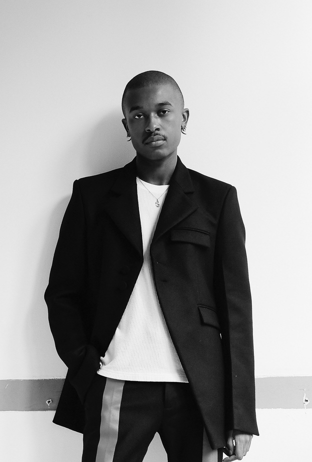 المصمم ماكسيميليان ديفيس- الصورة لـ LEE WHITTAKER