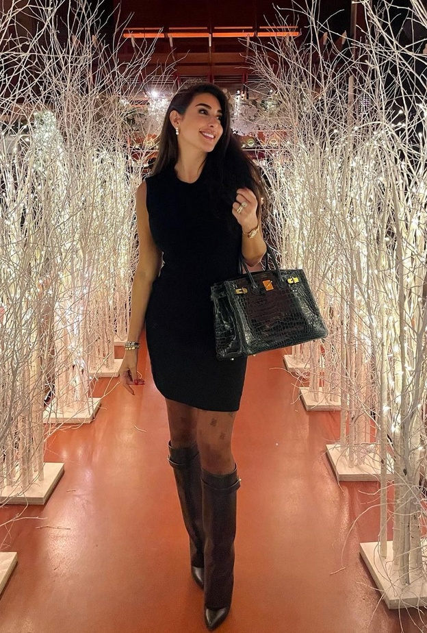 تألقت ياسمين صبري بلوك كامل باللون الأسود وإختارت الفستان القصير