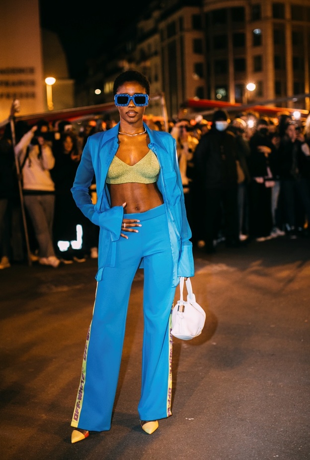 تختار بعض مدونات الموضة أفكار مميزة لتنسيق البدل مع الحذاء الستيليتو