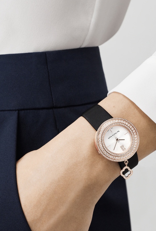 تصاميم ساعات نسائية ناعمة لتعتمديها للجامعة أو العمل