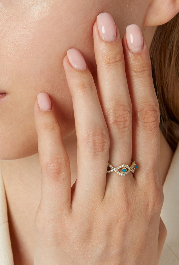 تميمة حماية وأناقة..اكتشفي سحر مجوهرات العين والكف