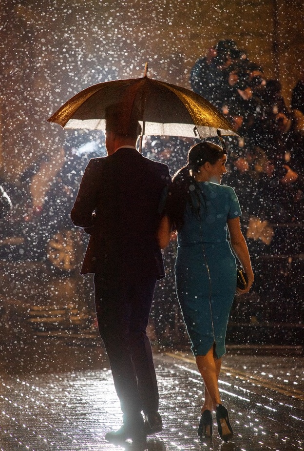 ثوب العام 2021 من نصيب ميغان ماركل فأي إطلالة جعلتها تفوز باللقب