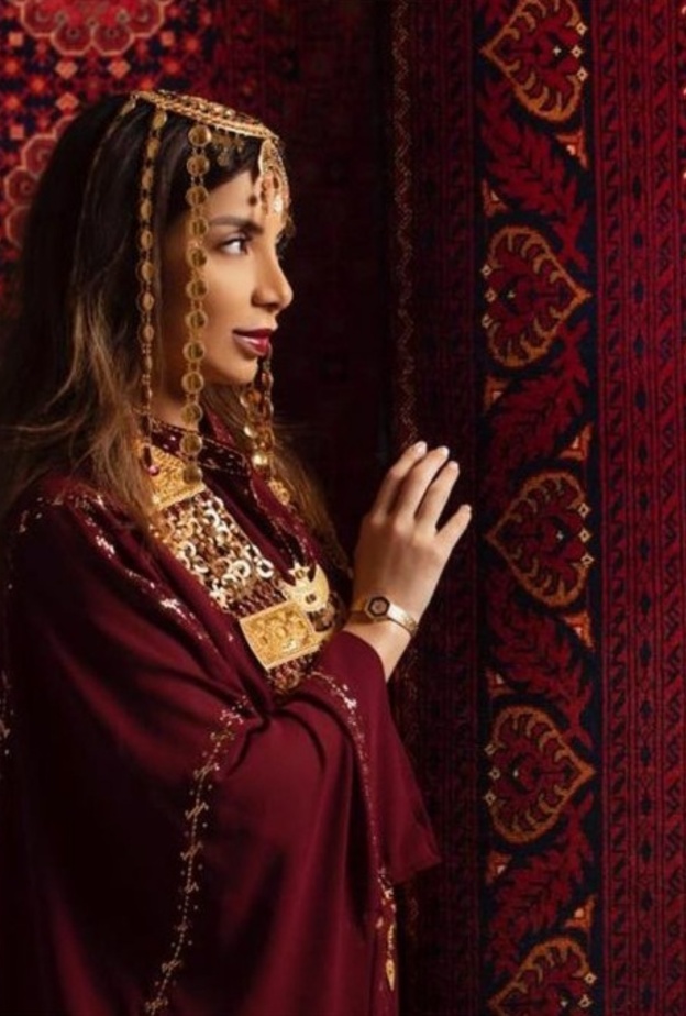 اطلالات تراثية متميزة.. "دانية بن سعيدان" تخطف الأنظار في "كأس السعودية" من توقيع المصممة "نوف السديري"