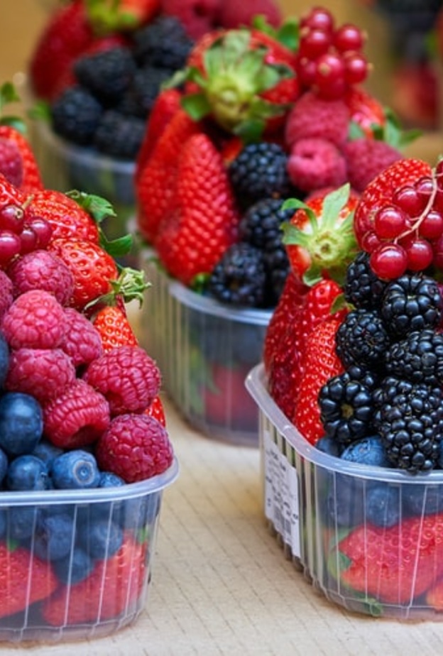 فوائد التوت لصحة المرأة