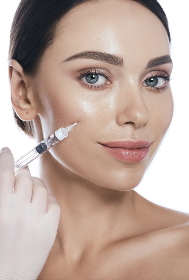 ما هي تقنية حقن الفيلر لعلاج الندوب وأهم أعراضها بعد العملية