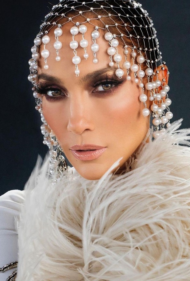 رسمات مكياج سموكي مات على طريقة Jennifer Lopez- الصورة من صفحة Rob Zangardi على انستغرام