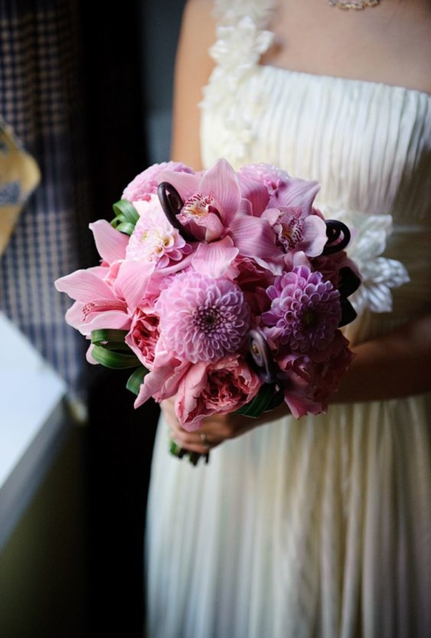 زهور الاقحوان في بوكيه العروس  (3)