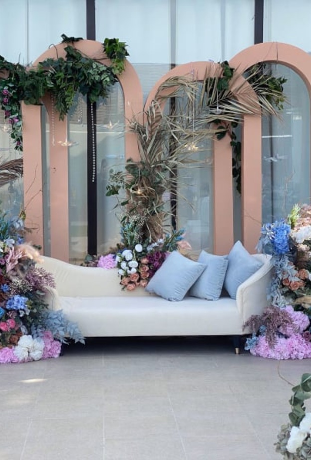 زينة واكسسوارات كوشة الزفاف من تنفيذ سلمى الفروي 