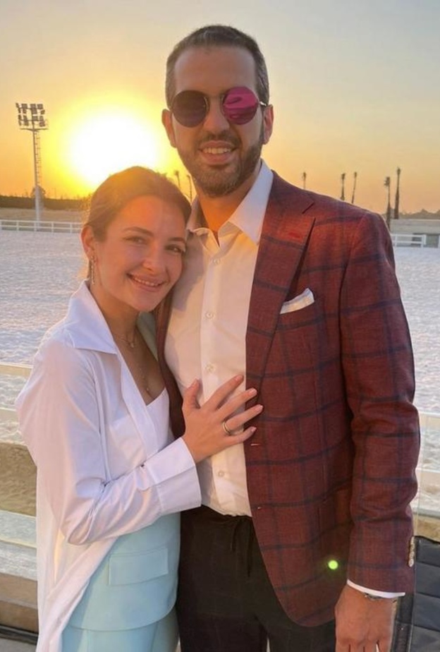 شام الذهبي مع خطيبها