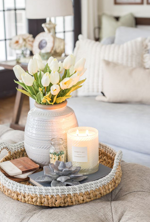 صواني تحافظ على ترتيب ديكورات طاولات القهوة