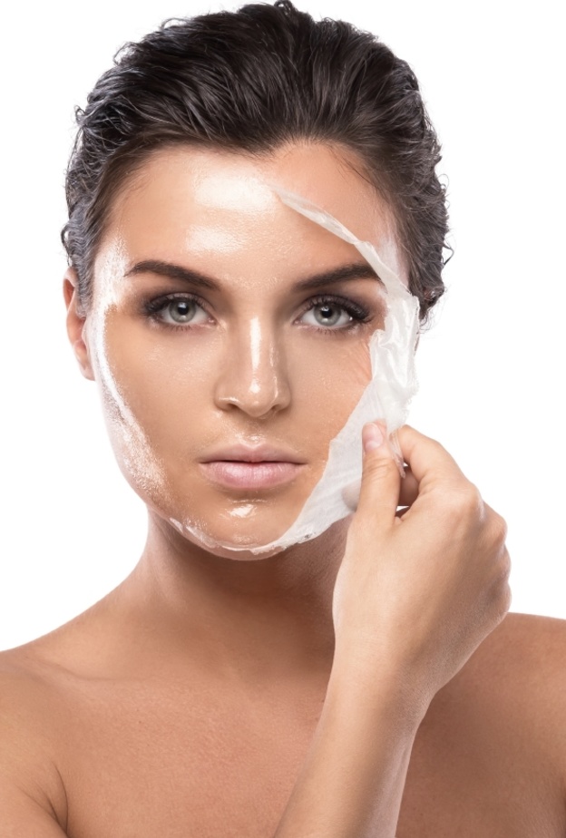 التقشير البارد للوجه يحفز إنتاج خلايا جديدة ويعطي جمالاً طبيعياً للوجه