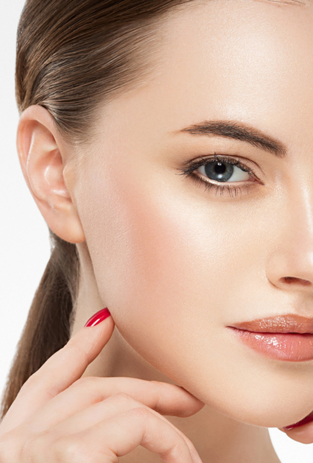 طريقة تحضير ماسك الفحم وماء الورد للتخلص من الرؤوس السوداء