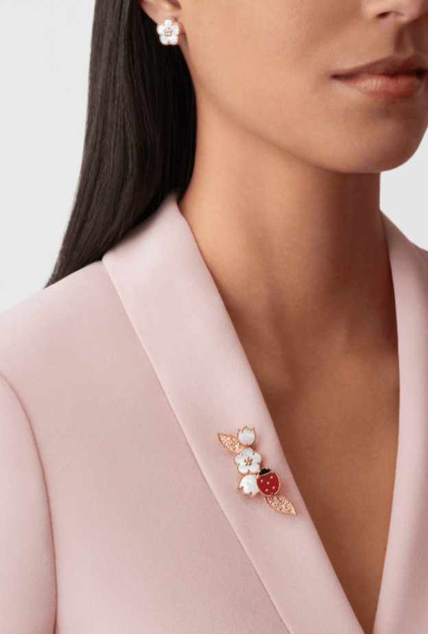 صورة من فان كليف اند اربلز