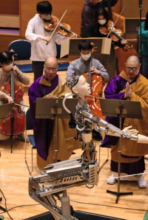 روبوت ياباني يقدم عرضا موسيقيا عالميا في إكسبو 2020 دبي  