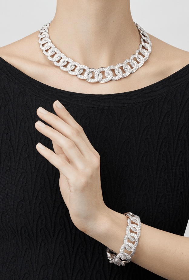 عقد من علامة فان كليف أند آربلز