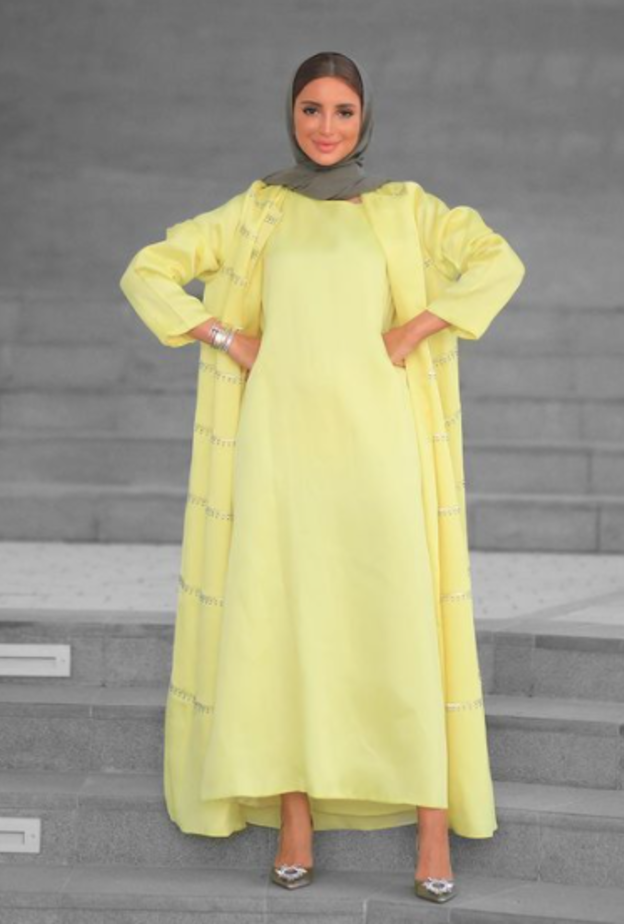 موديلات فساتين بدرجات فاتحة للصبايا المحجبات موضة ربيع 2022