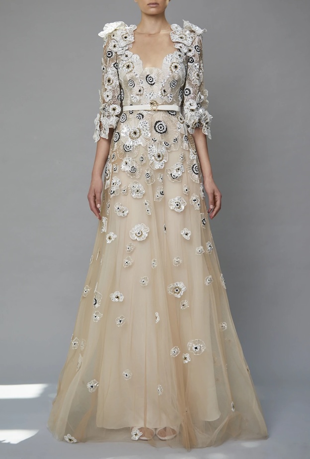 فساتين لأم العروس مزينة بالورود@eliesaab