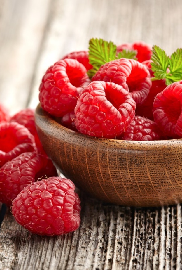 فوائد توت العليق لصحة النساء