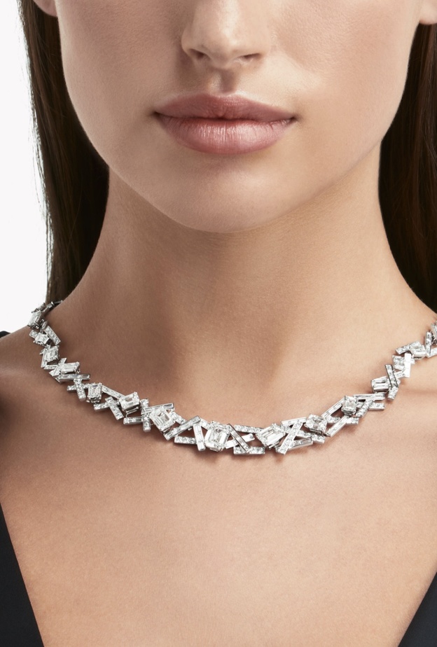 قلادة من غراف Graff