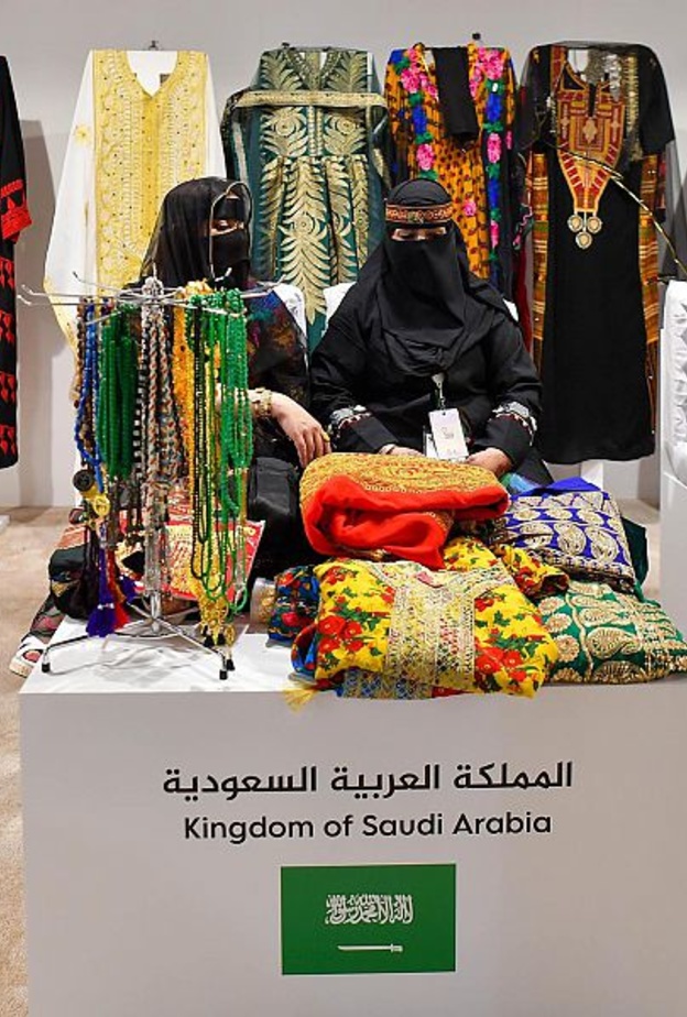 مشاركة حرفيات وفرق فنية سعودية في فعاليات أيام الشارقة التراثية