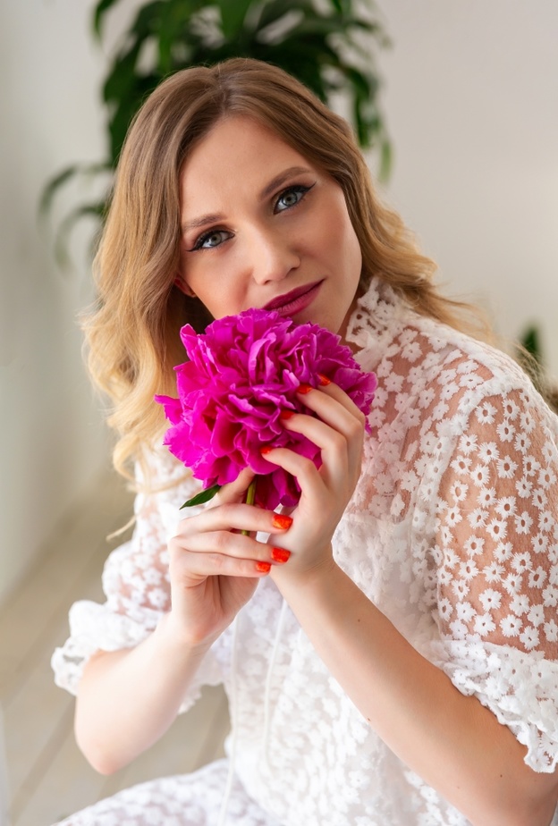 مكياج مميز مع الايلاينر لوالدة العروس بمناسبة يوم الأم 2022