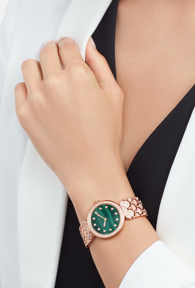 موديلات ساعات يد ذهبية لاطلالة مشرقة بالبريق في رمضان