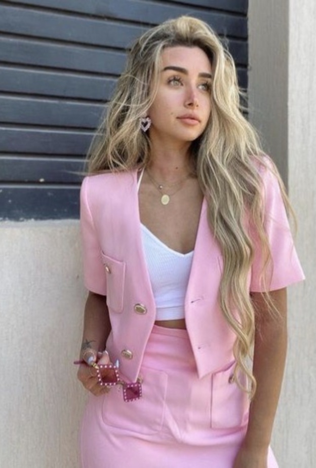 إطلالات عصرية للصبايا مستوحاة من هنا الزاهد